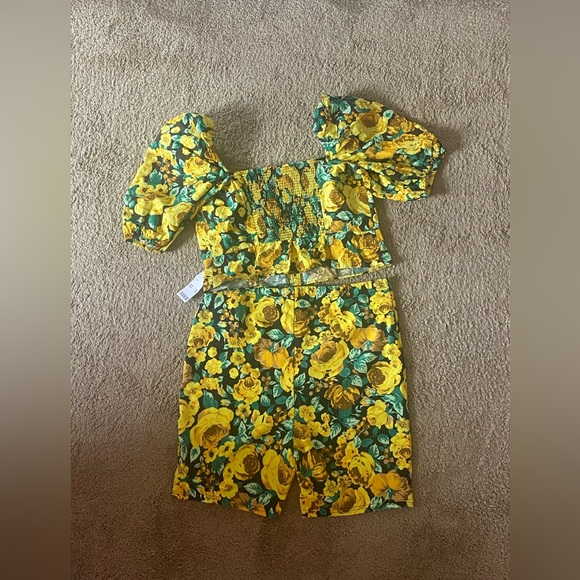 Urban Outfitter’s Two-Piece Floral Short Set. - Picture 3 of 8